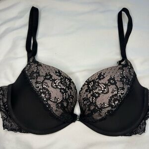 VICTORIA’S SECRET Black Lace Padded Demi Bra
